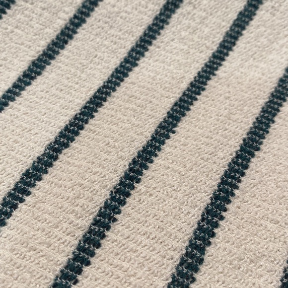 Zara linen men’s shorts size 32 off white colour with forest green stripes - Picture 3 of 4